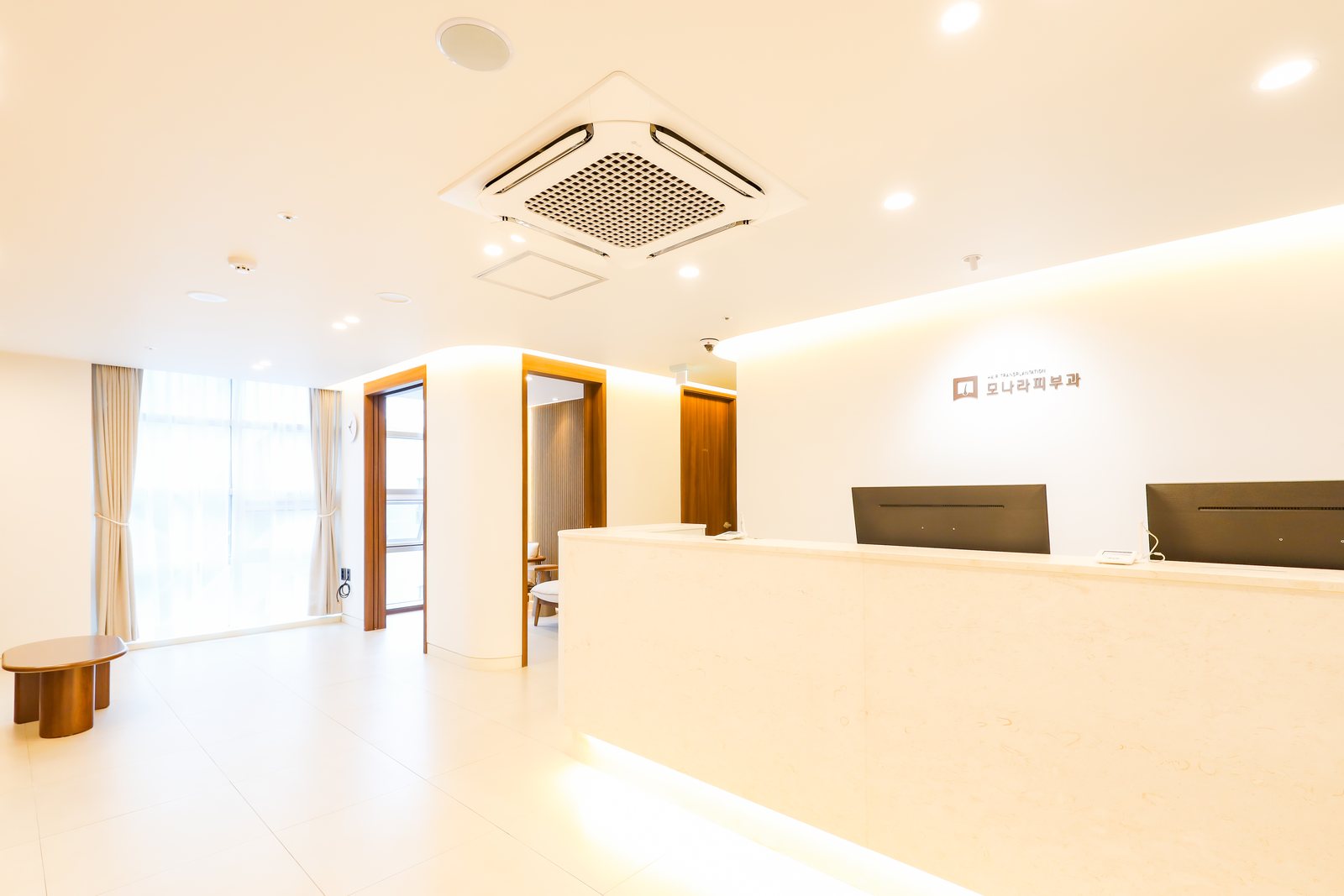 LLLT Laser & Scalp Care at MONARA Dermatology Clinic